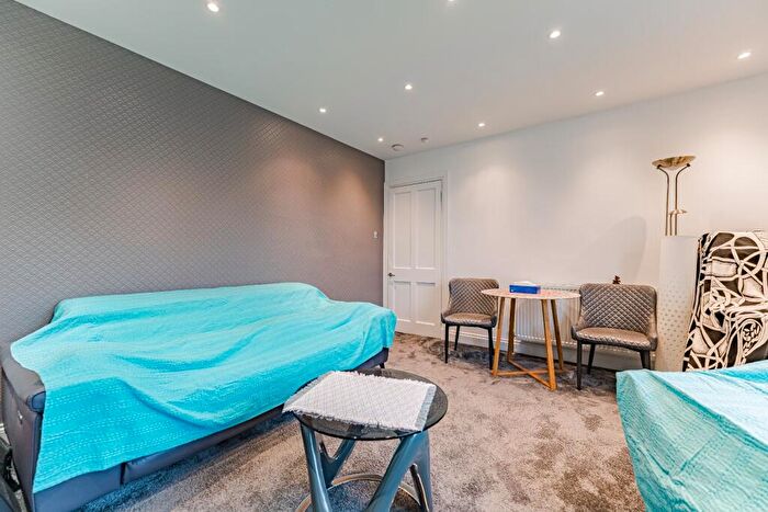 1 Bedroom Flat For Sale In Keystone Avenue, Milngavie, East Dunbartonshire, G62