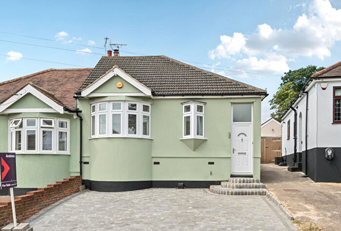 2 Bedroom Bungalow For Sale In Havering Road, Romford, RM1