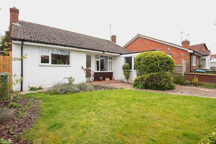 3 Bedroom Detached Bungalow To Rent In Green End Street, Aston Clinton, Aylesbury, Buckinghamshire, HP22