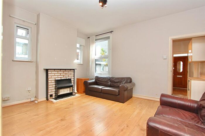 1 Bedroom Flat For Sale In Grainger Road, N22
