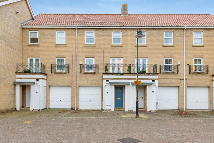 4 Bedroom Town House For Sale In Kenneth Mckee Plain, Norwich, NR2