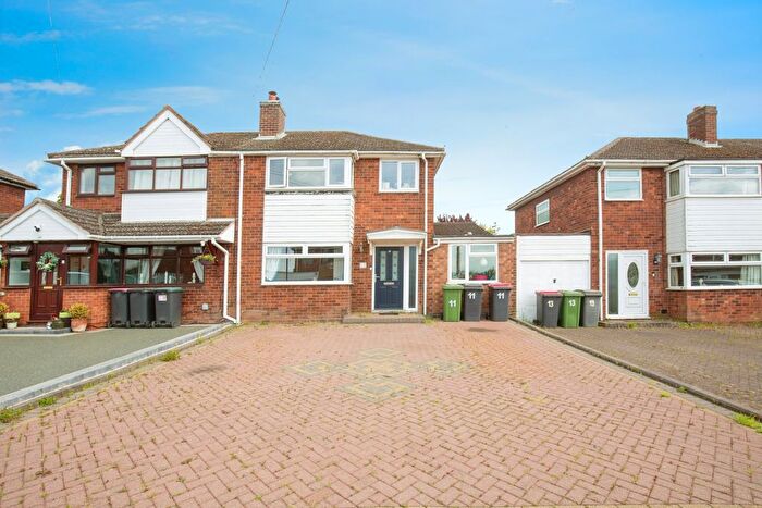 3 Bedroom Semi-Detached House For Sale In Birch Grove, Birchmoor, B78