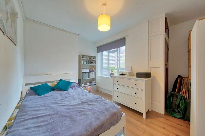 2 Bedroom Flat To Rent In Triangle Place, London, SW4