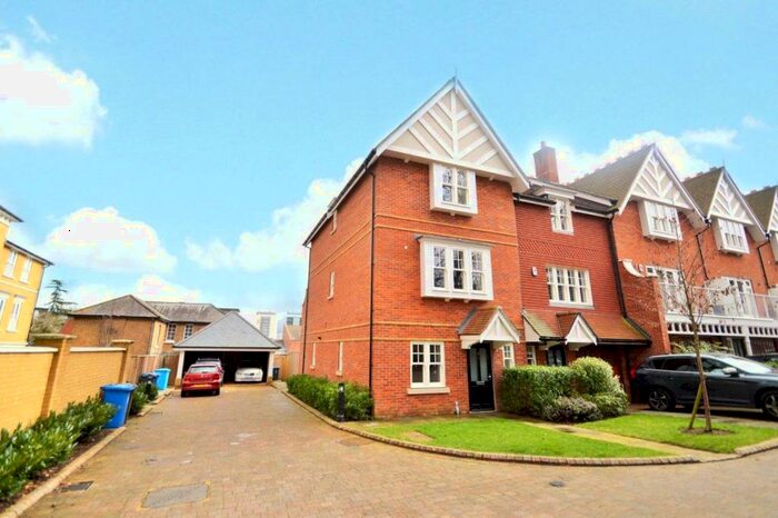 4 Bedroom Semi-Detached House To Rent In Folly Hill Gardens, Maidenhead, Berkshire, SL6