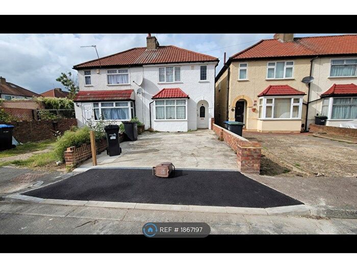 3 Bedroom Semi-Detached House To Rent In Sharon Road, Enfield, EN3