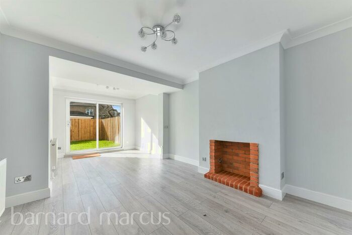 3 Bedroom House To Rent In London Road, Wallington, SM6