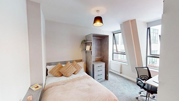 4 Bedroom Flat To Rent In Fitzhardinge House, Bristol, BS1