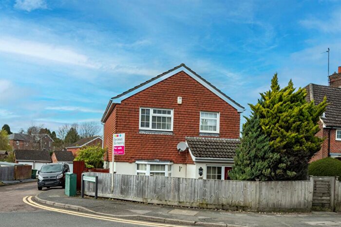 3 Bedroom Detached House For Sale In Pheasant Close, Tring, HP23