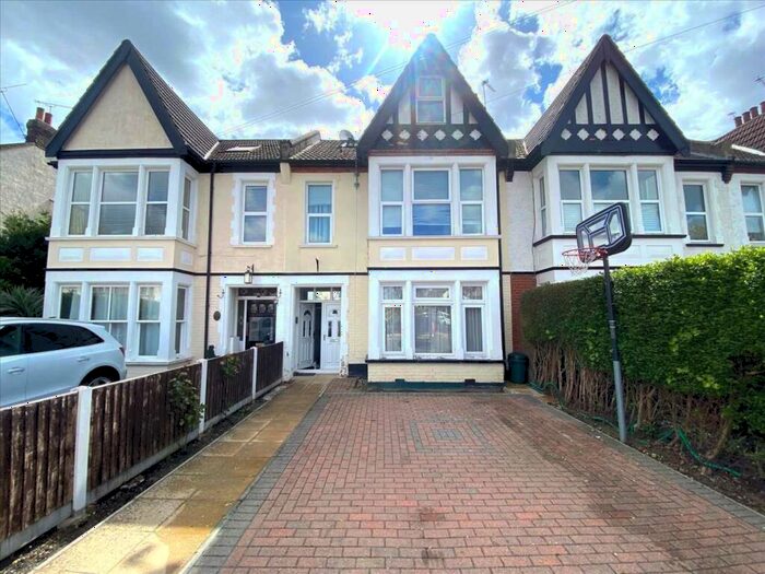 2 Bedroom Apartment To Rent In Westcliff On Sea, SS0
