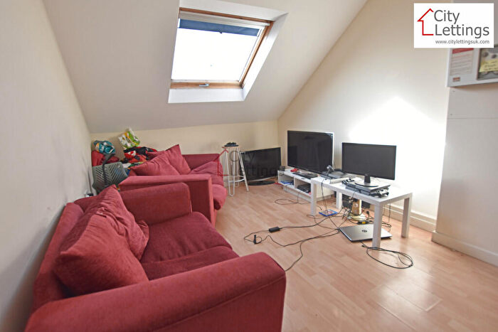 3 Bedroom Flat To Rent In Radford Road, Hyson Green, NG7