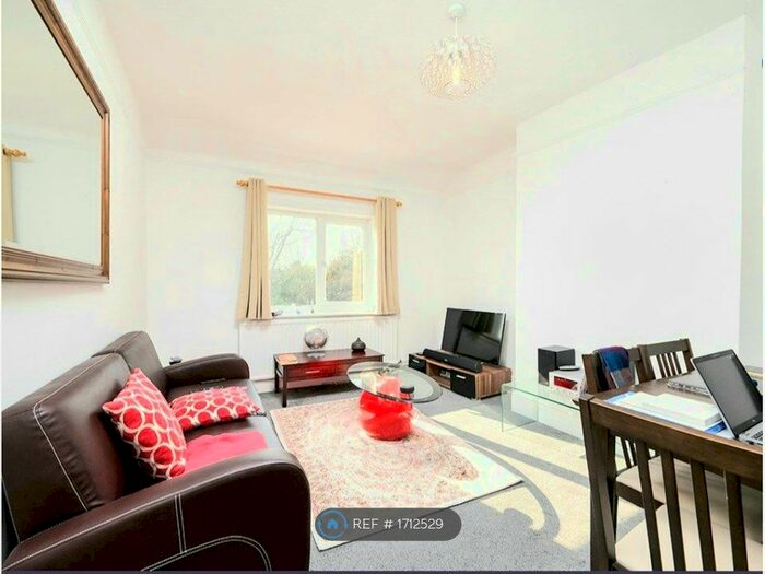 2 Bedroom Flat To Rent In Mill Way, London, NW7