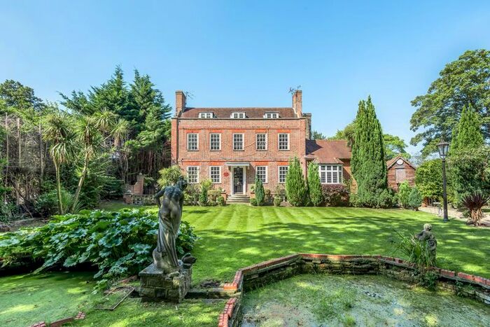 6 Bedroom Detached House To Rent In London Road, Wallington SM6