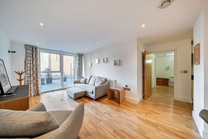 2 Bedroom Flat For Sale In Great Suffolk Street, Southwark, London, SE1