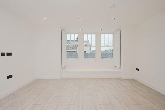 2 Bedroom Flat For Sale In Ace Court, A The Broadway, Wimbledon, London, SW19