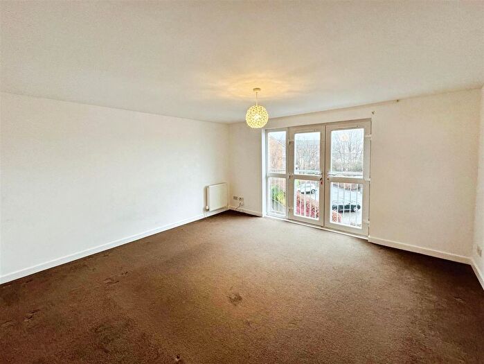 2 Bedroom Flat To Rent In Caledonia Street, Clydebank, G81