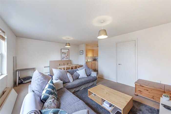 2 Bedroom Apartment To Rent In Lavender Hill, London, SW11