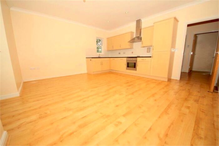 2 Bedroom Flat To Rent In Blackwell Close, Winchmore Hill, N21