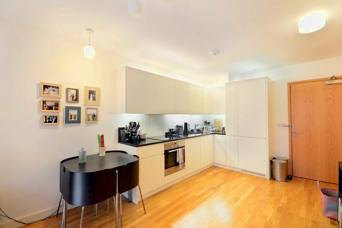 1 Bedroom Flat To Rent In Amelia Street, Elephant And Castle, SE17