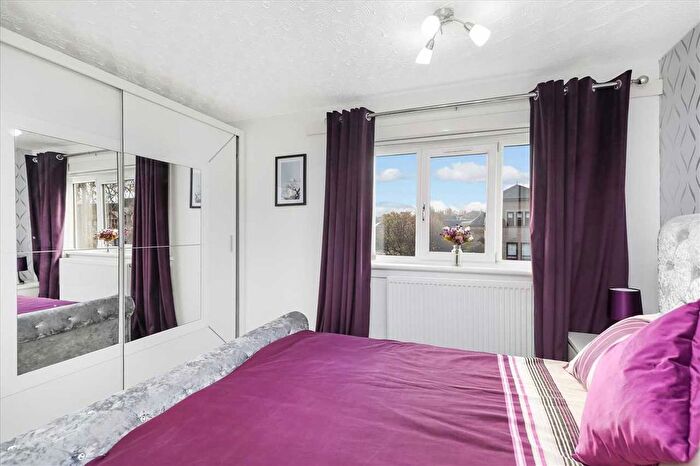 2 Bedroom Terraced House For Sale In Maxwell Gardens, Dumbreck, Glasgow, G41