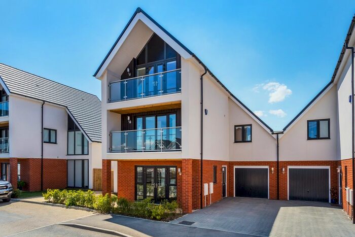 5 Bedroom Detached House To Rent In Carrolls Way, Oxted, RH8