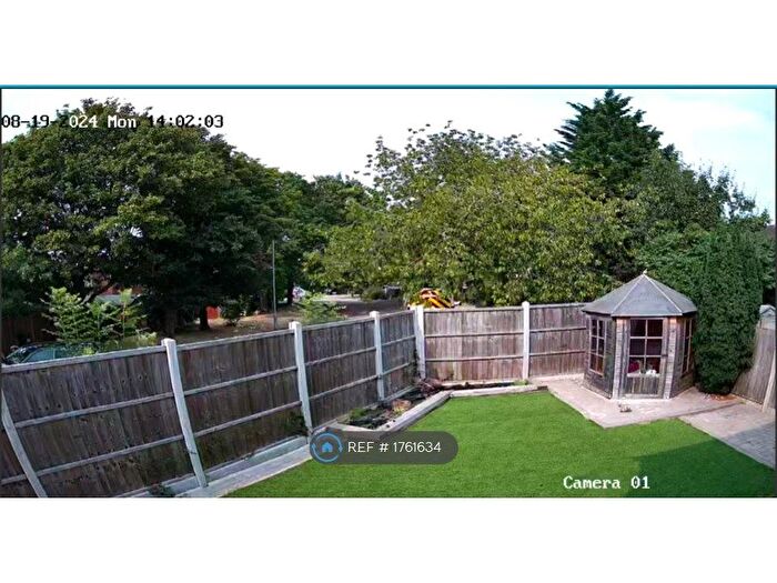 4 Bedroom End Of Terrace House To Rent In Easton End, Basildon, SS15