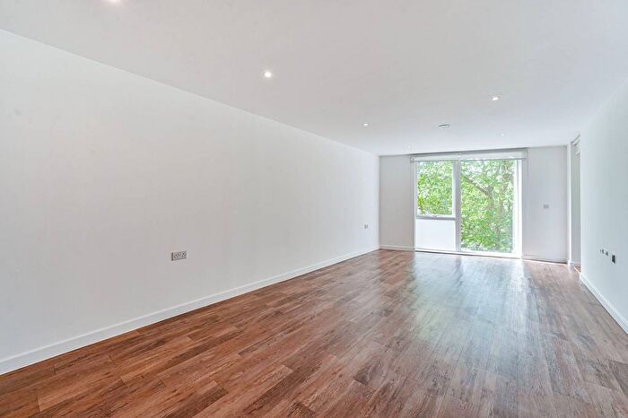 1 Bedroom Flat To Rent In New Cross Road, New Cross, London, SE14