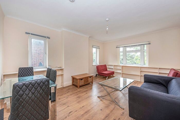 2 Bedroom Flat To Rent In Great West Road, Isleworth, TW7