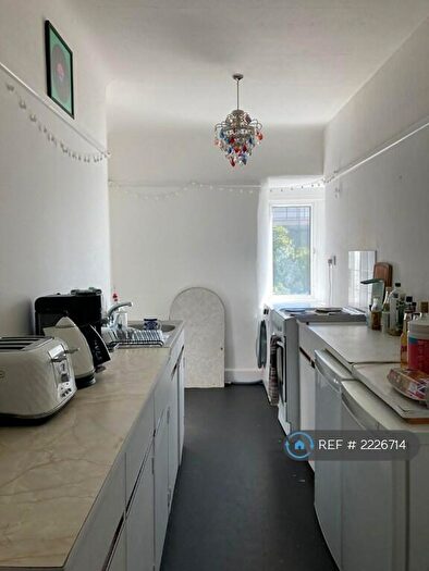 2 Bedroom Flat To Rent In Toft Mansions, Bournemouth, BH1