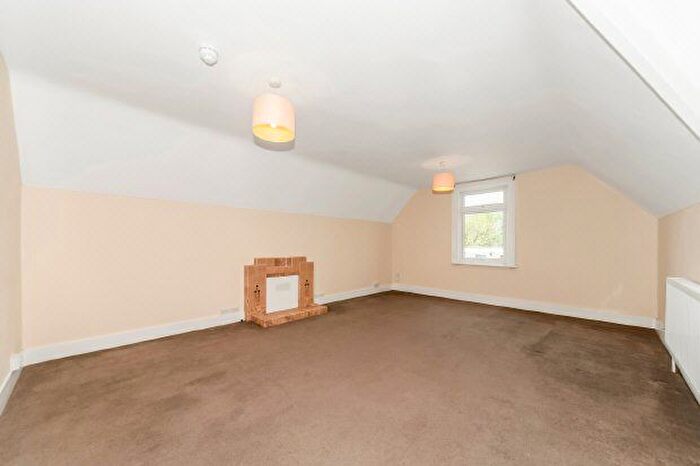 2 Bedroom Flat To Rent In Birdhurst Road, South Croydon, CR2