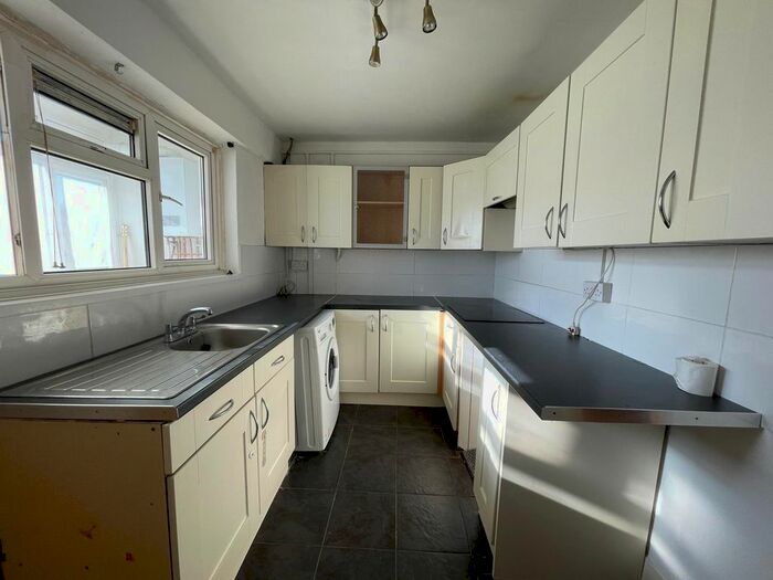 2 Bedroom Flat To Rent In Selsfield Drive, Brighton, BN2