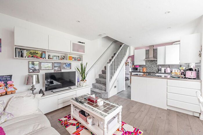 1 Bedroom Terraced House To Rent In Hathaway Close, Ruislip, HA4