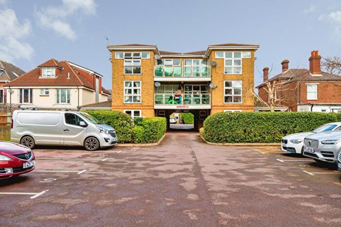 2 Bedroom Flat For Sale In Roberts Road, Southampton, Hampshire, SO15