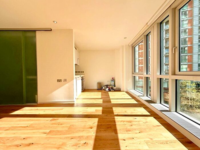 Studio To Rent In Ontario Tower, Canary Wharf, London, E14