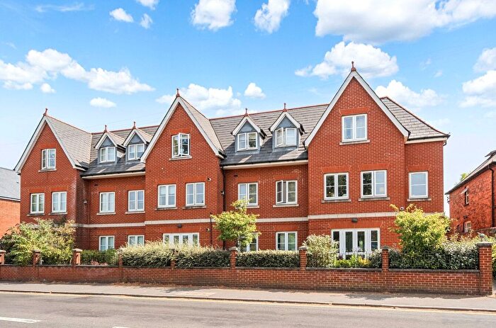 2 Bedroom Flat For Sale In Guildford, Surrey, GU1