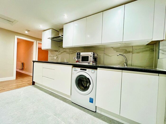 2 Bedroom Flat To Rent In Swindon Centre, Swindon, SN1