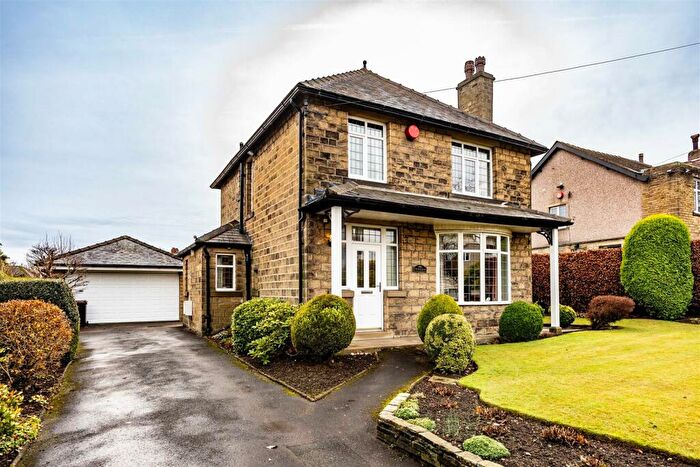 3 Bedroom Detached House For Sale In Fixby Road, Huddersfield, HD2