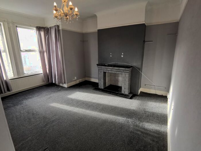 3 Bedroom Flat To Rent In Cheltenham Road, Southend-On-Sea, SS1