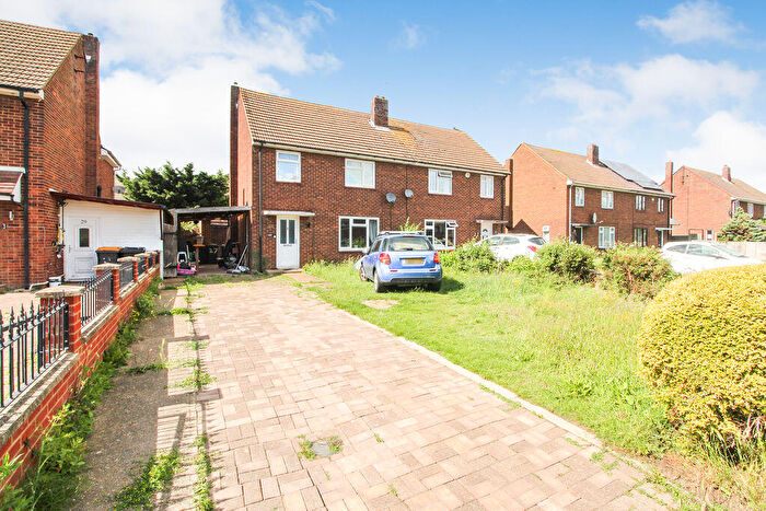 3 Bedroom Semi-Detached House For Sale In Stirling Road, Shortstown, MK42