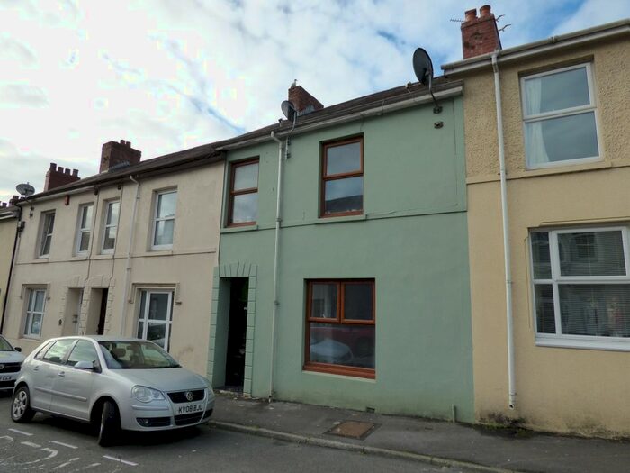1 Bedroom Flat To Rent In Parcmaen Street, Carmarthen, Carmarthenshire, SA31