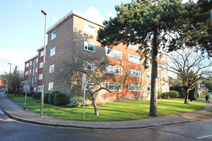 2 Bedroom Flat To Rent In Bridge Street, Leatherhead, KT22