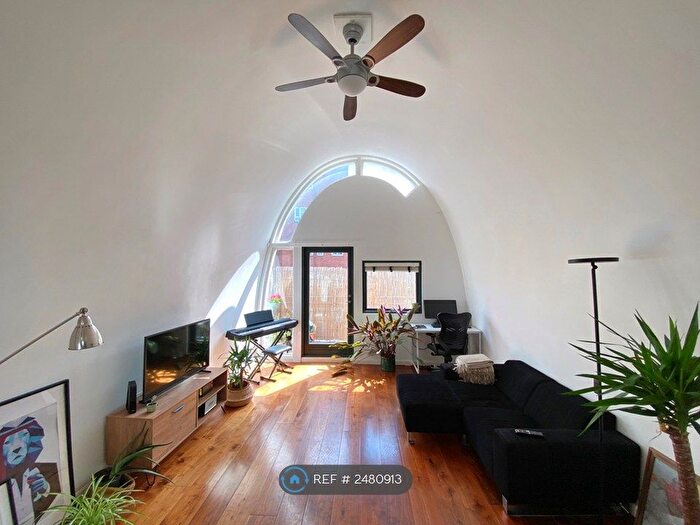 1 Bedroom Maisonette To Rent In Broadway Market, London, E8