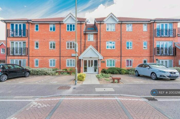 2 Bedroom Flat To Rent In Winnipeg Way, Turnford, EN10