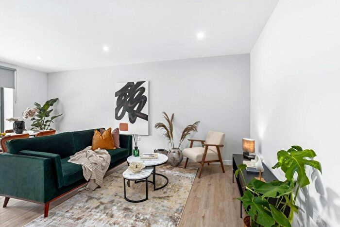 2 Bedroom Apartment To Rent In Plaistow Road, London, E13