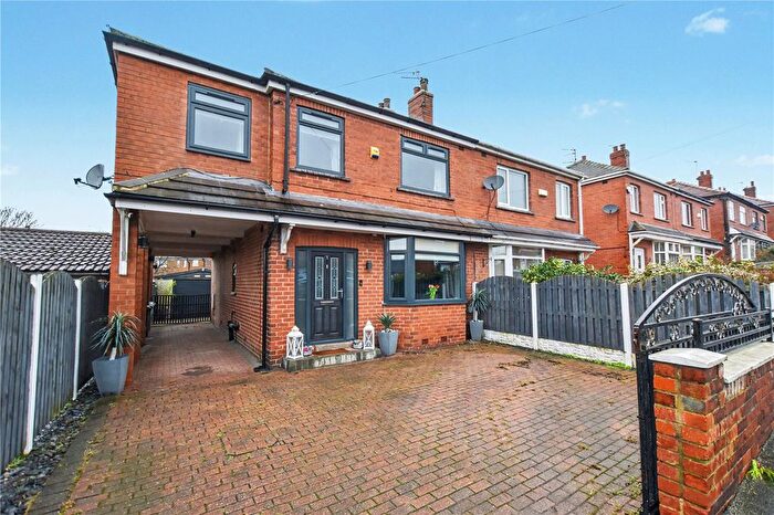 4 Bedroom Semi Detached House For Sale In Thirlmere Drive, Tingley, Wakefield, West Yorkshire, WF3