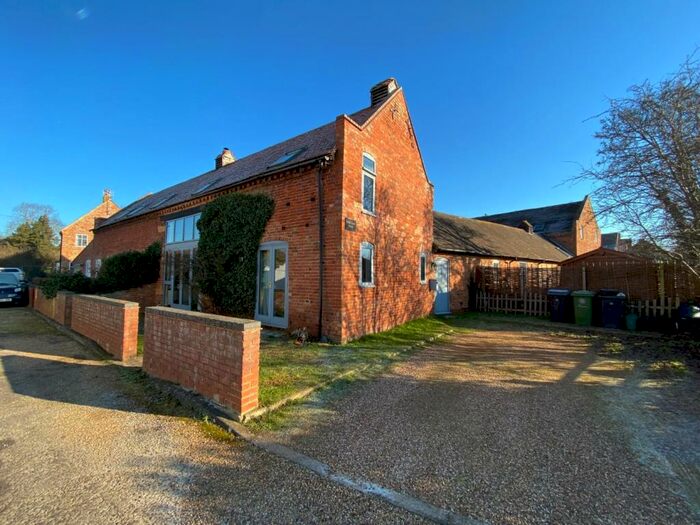 3 Bedroom Barn Conversion To Rent In Tithe Barn Court, Alderminster, CV37