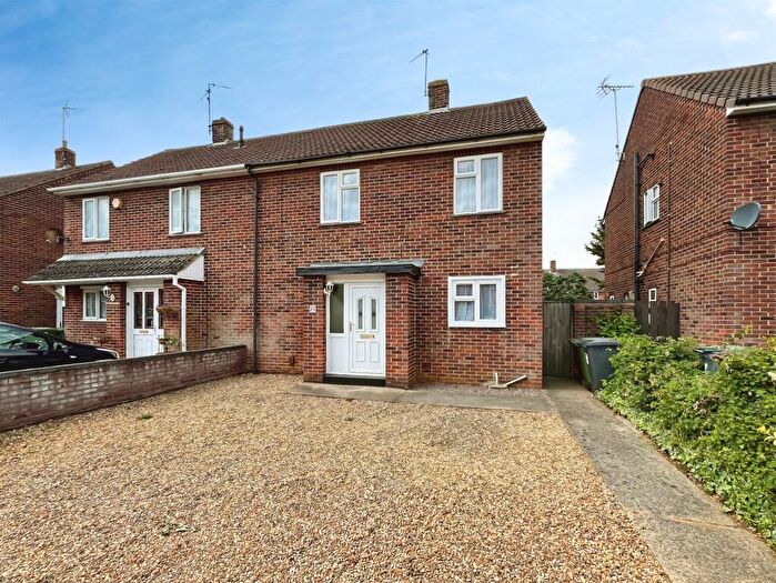 3 Bedroom Semi Detached House For Sale In Mendip Grove, Peterborough, PE4