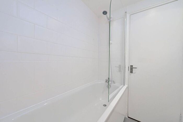 Studio To Rent In Mandeville Place, Marylebone, London, W1U