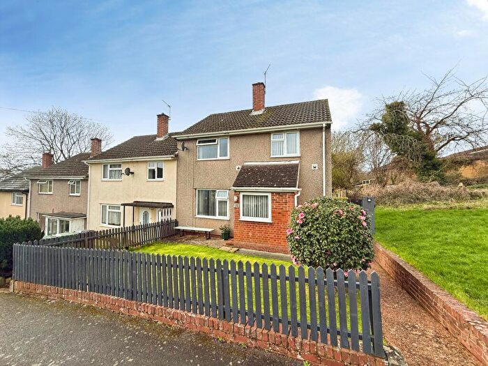 3 Bedroom End Of Terrace House For Sale In Redhills Close, Exeter, EX4