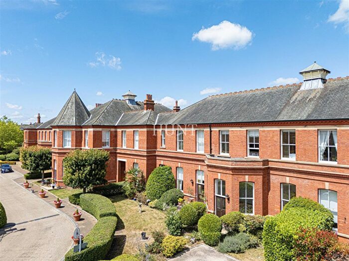 2 Bedroom Flat To Rent In Repton Park, Woodford Green, IG8