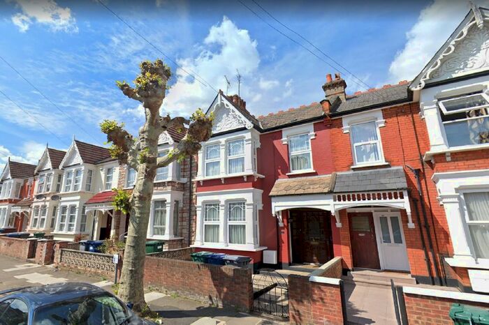 2 Bedroom Flat To Rent In Churchfield Avenue, London N12